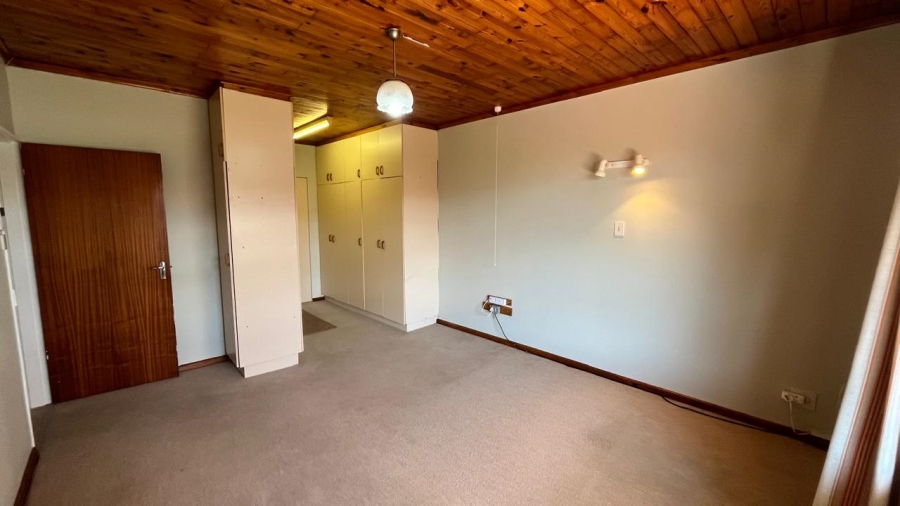 3 Bedroom Property for Sale in Wavecrest Eastern Cape